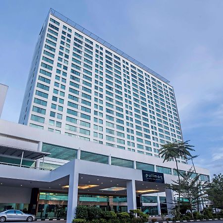 Pullman Kuching Hotel Kültér fotó The hotel in 2016