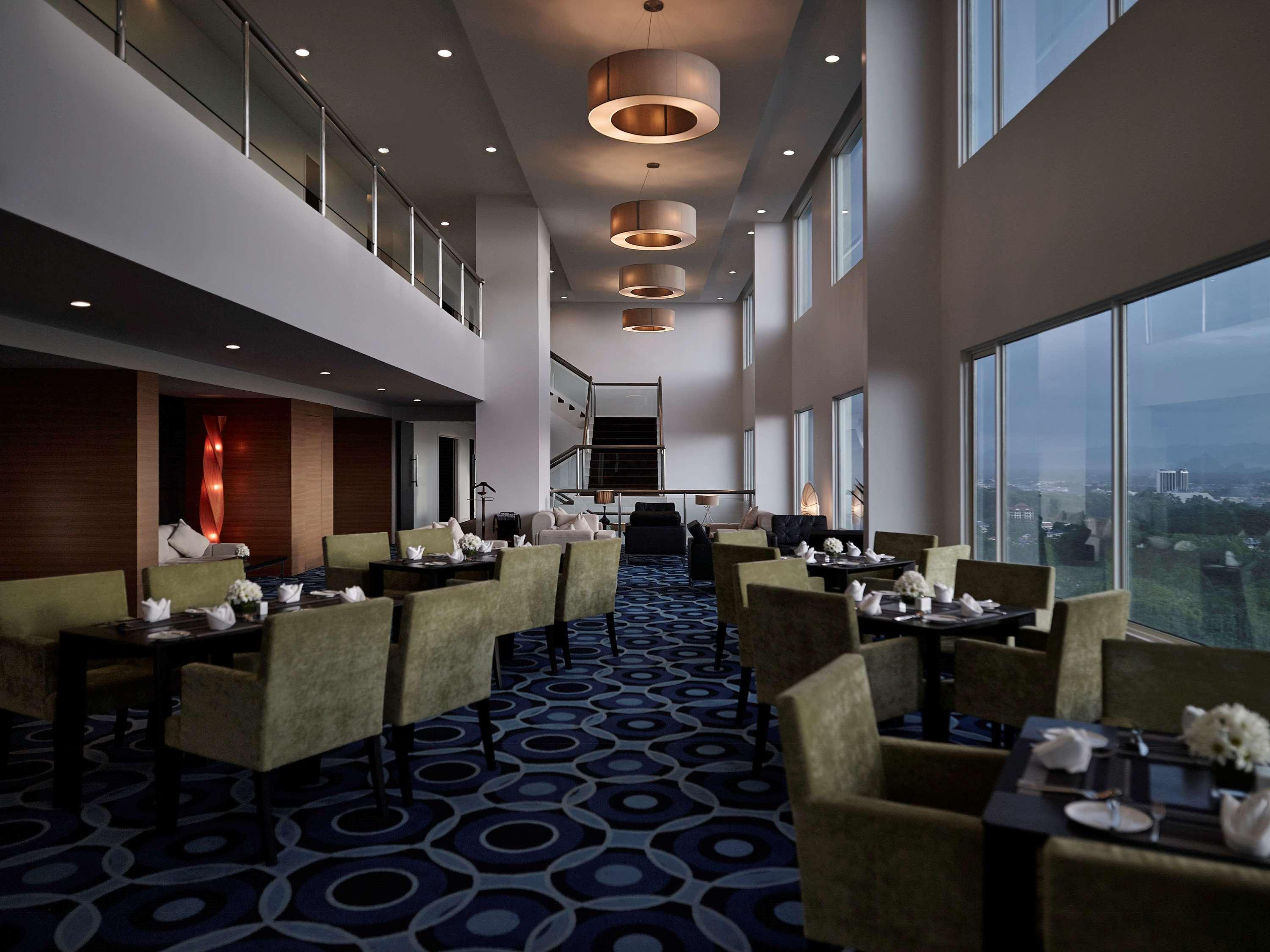 Pullman Kuching Hotel Kültér fotó Club Lounge at the 36th floor