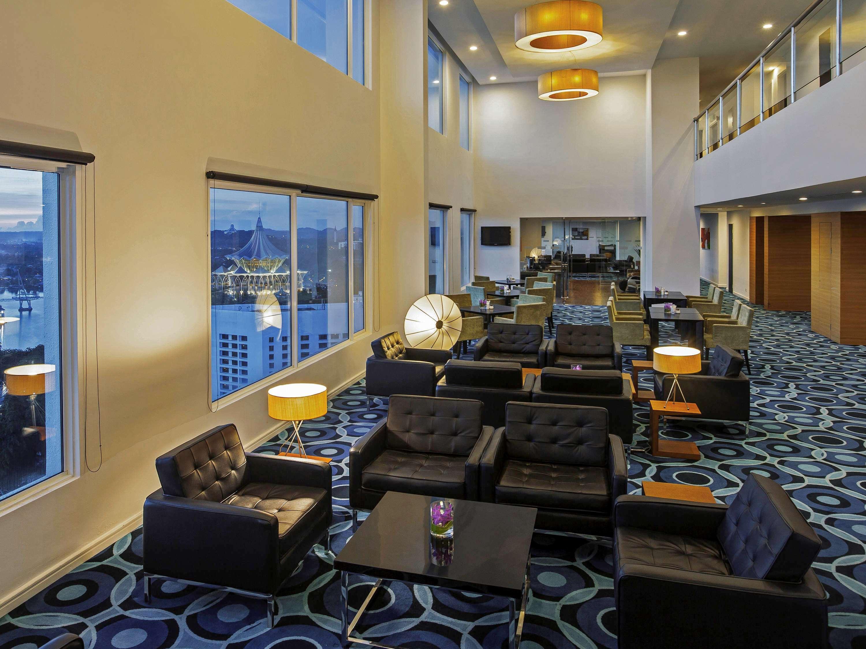 Pullman Kuching Hotel Kültér fotó The lounge at the airport