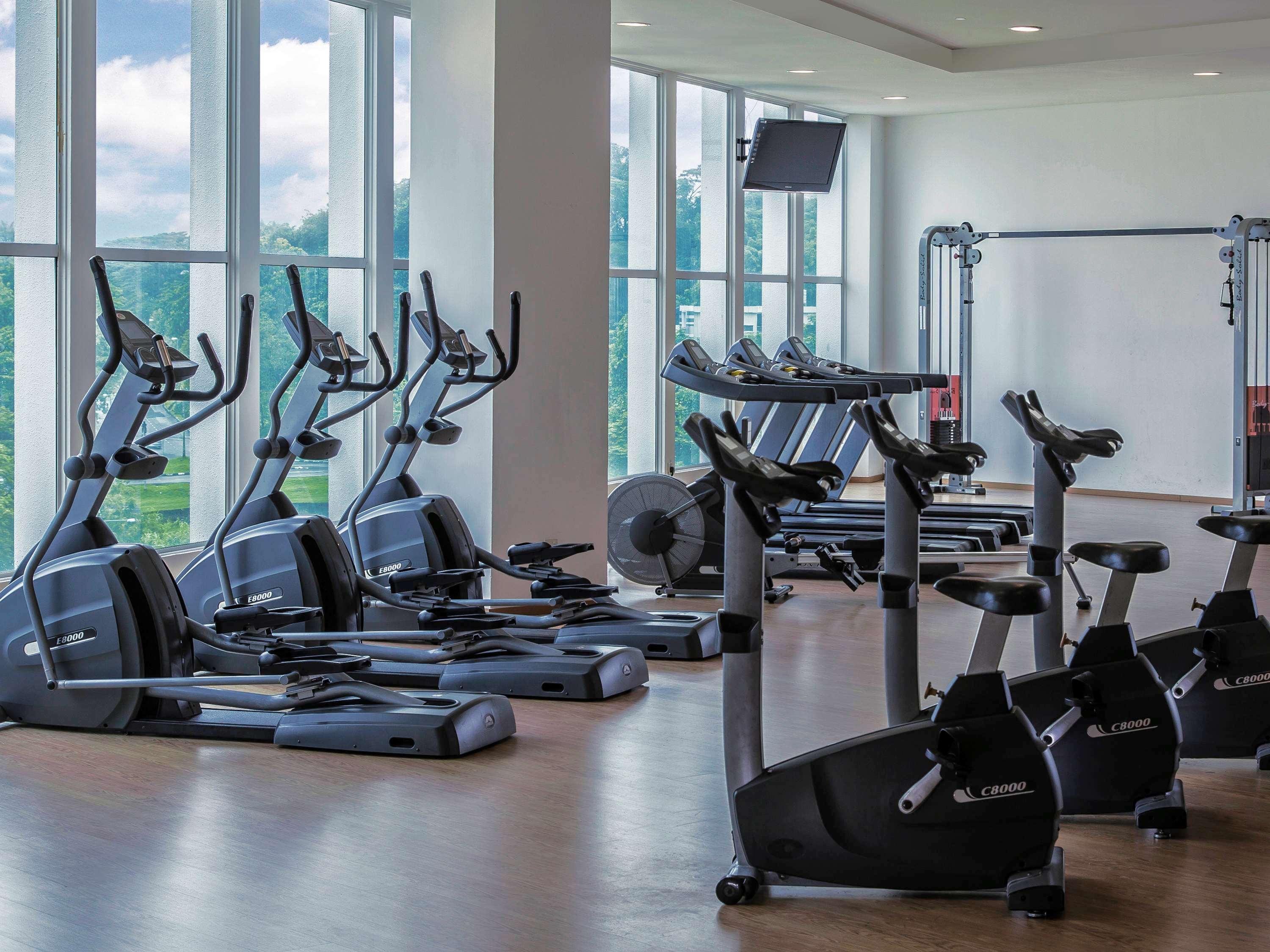 Pullman Kuching Hotel Kültér fotó The gym at the hotel