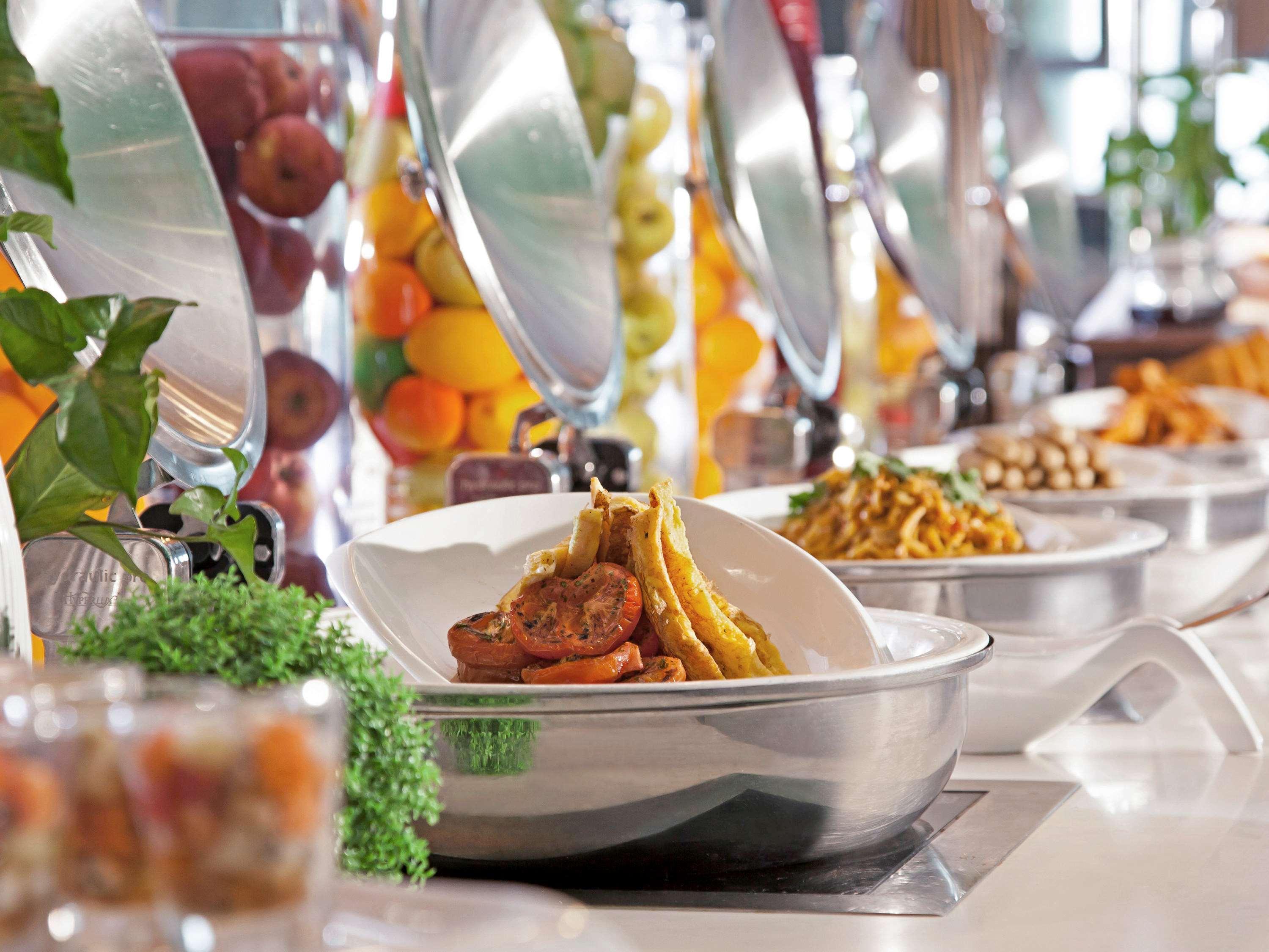 Pullman Kuching Hotel Kültér fotó A chafing dish
