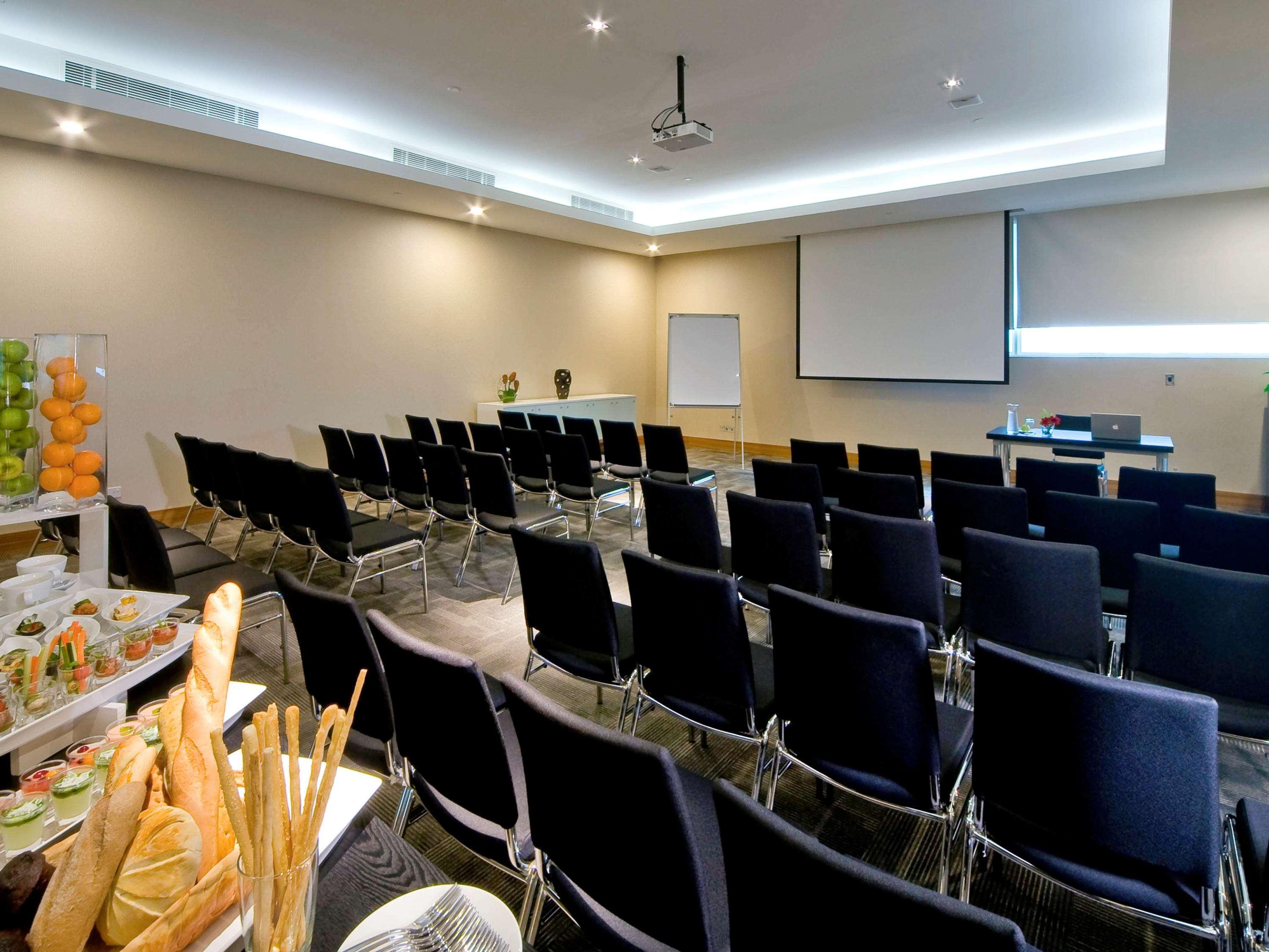 Pullman Kuching Hotel Létesítmények fotó The hotel's meeting room