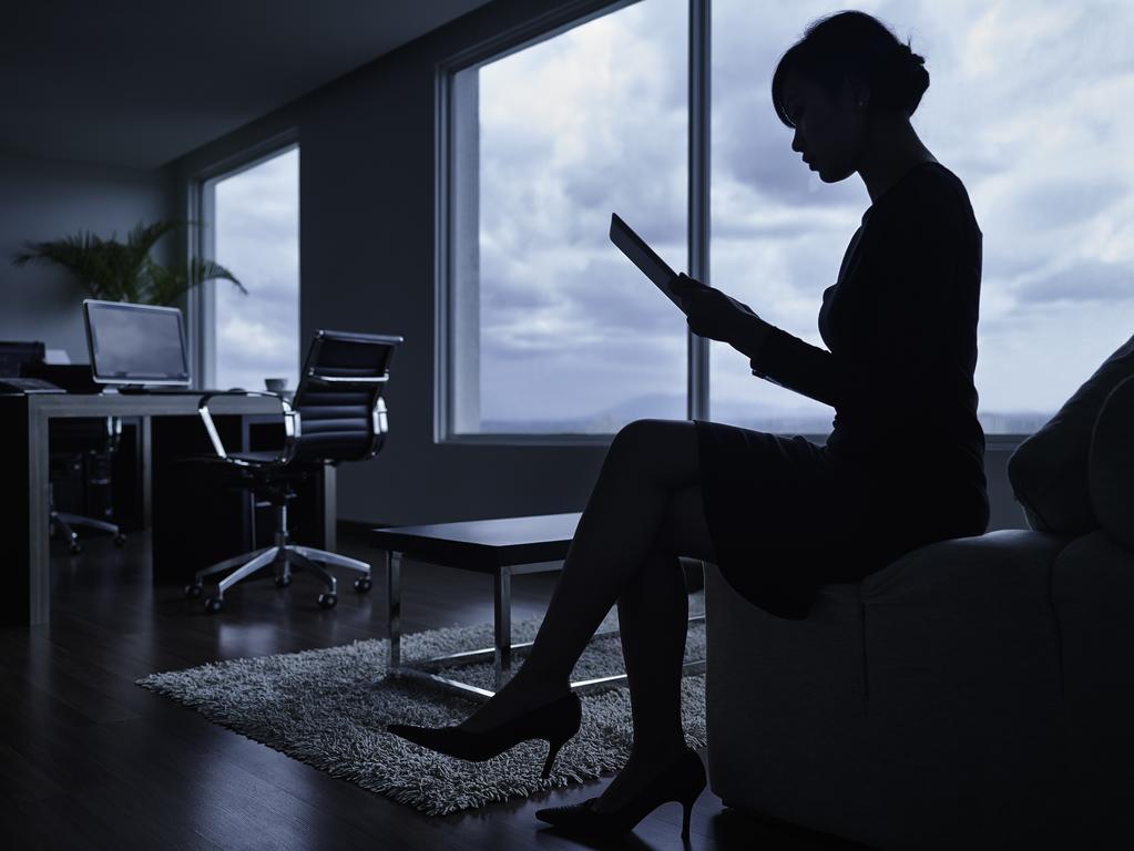 Pullman Kuching Hotel Kültér fotó A woman working in a dark office