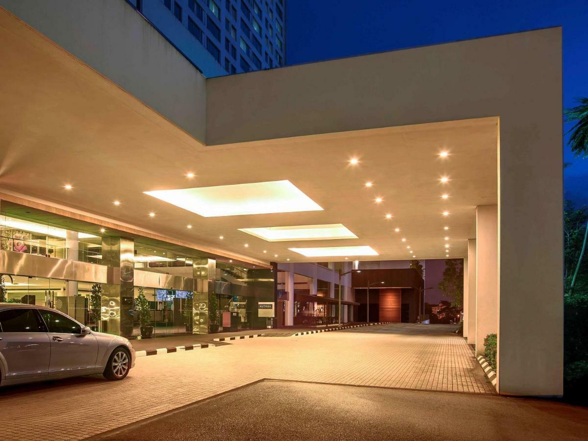 Pullman Kuching Hotel Kültér fotó Entrance